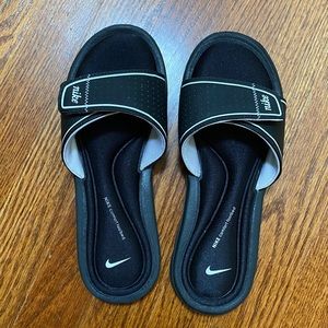 NWOT Nike slides womens size 8